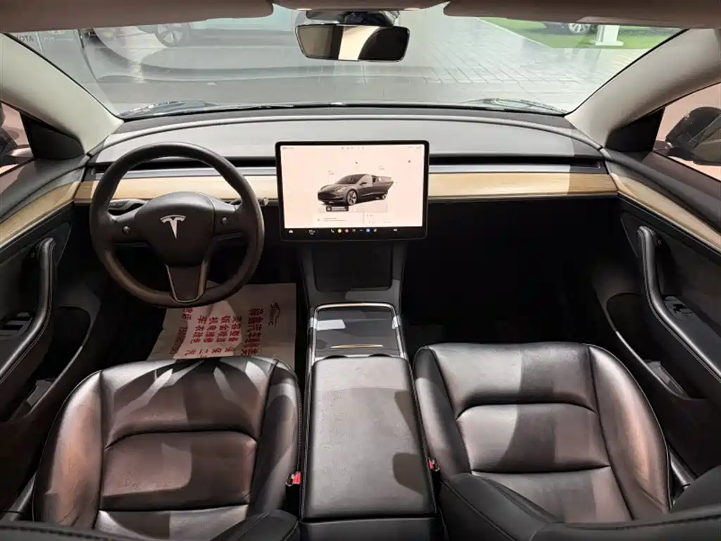 Фото 9 - Tesla Model 3