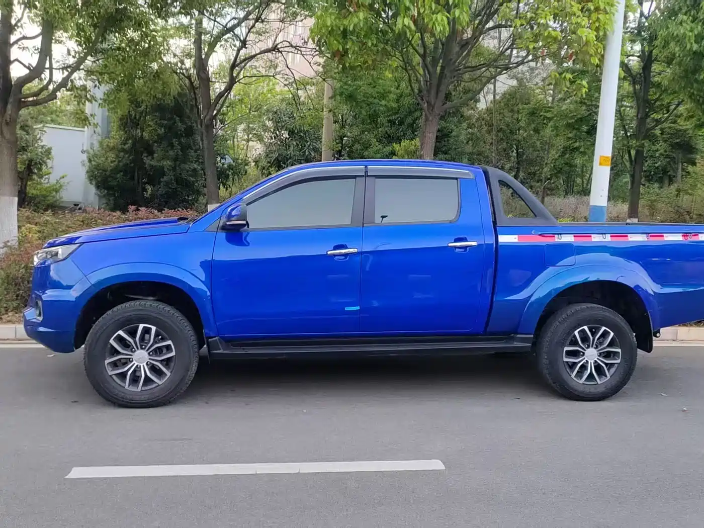 Jiangling Yuhu 7 2022 2022 2.0T Automatic Diesel 4WD Premium Long Wheelbase