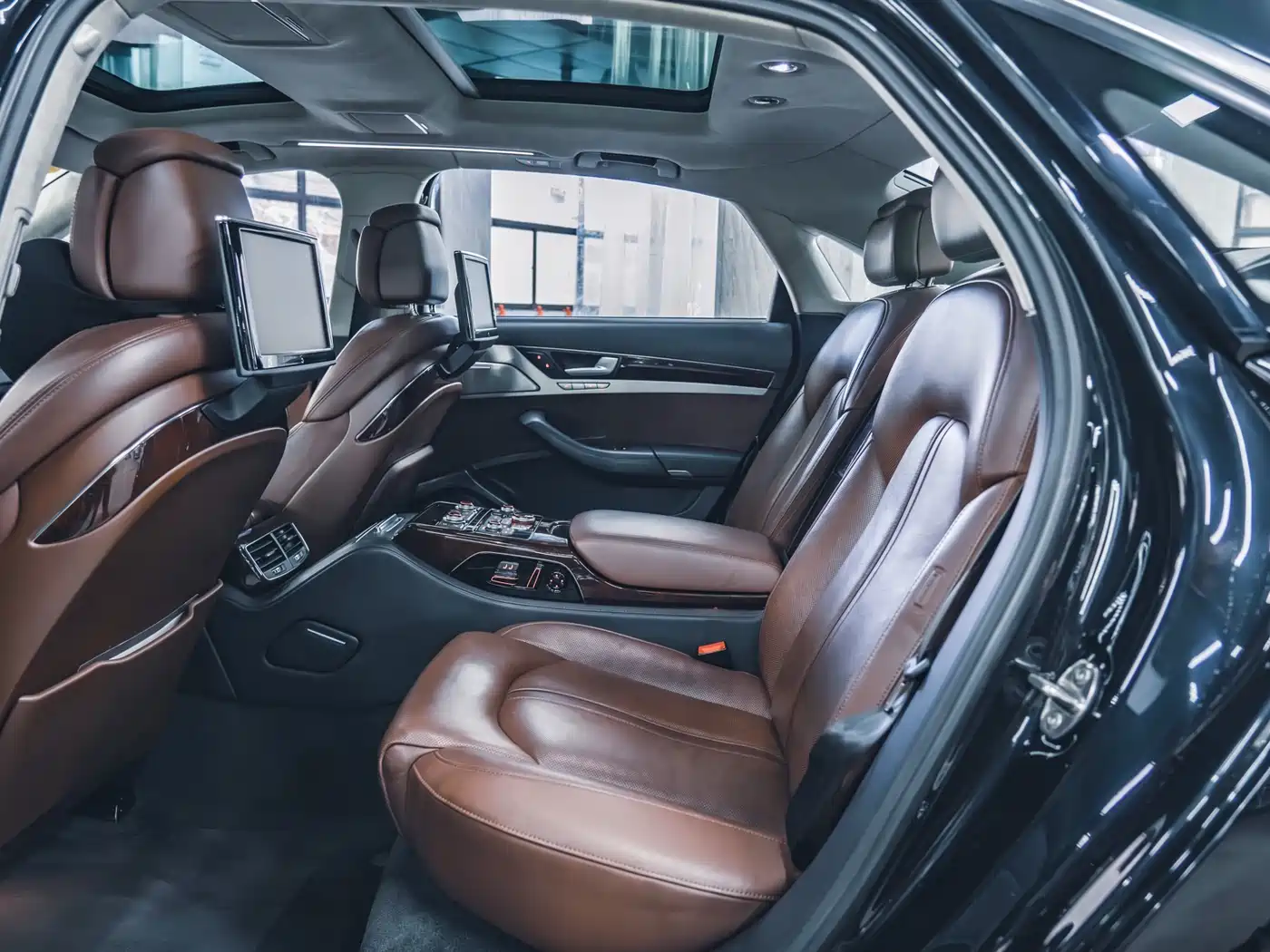 Audi A8 2011 A8L W12 6.3 FSI quattro фото 8