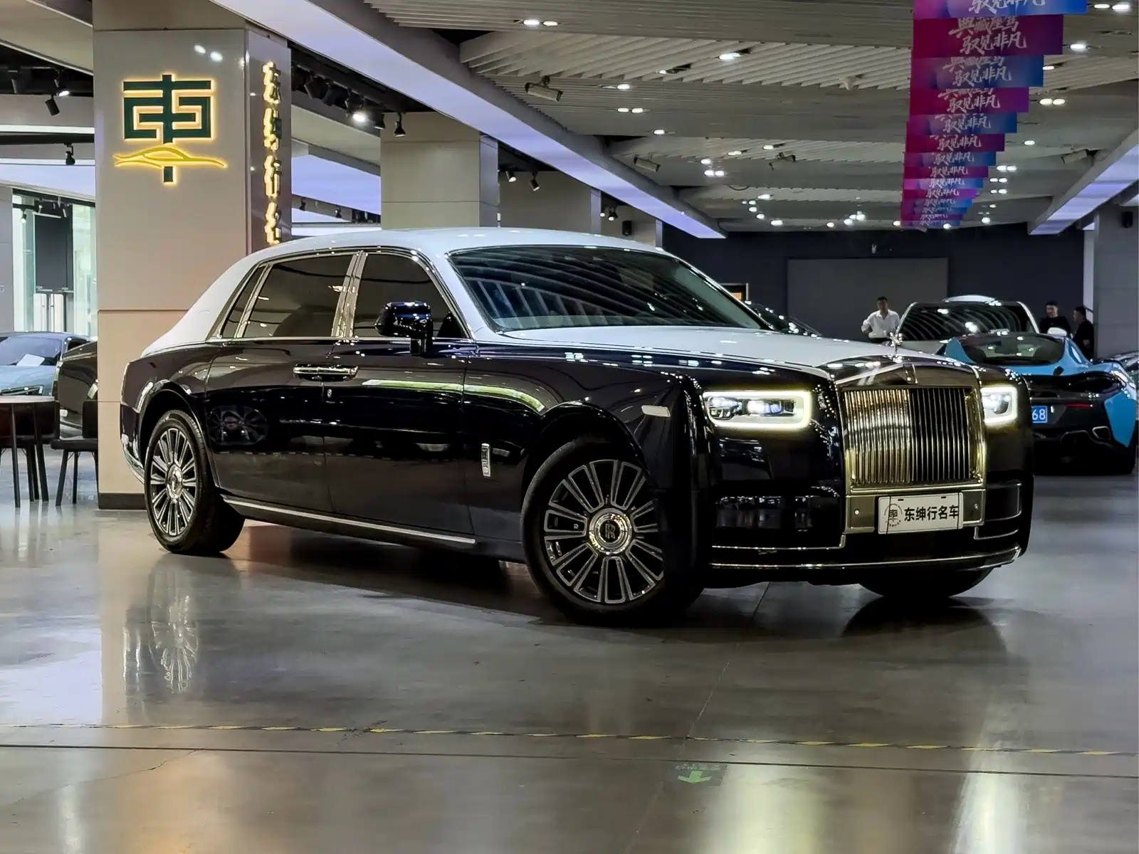 Фото 3 - Rolls-Royce Phantom