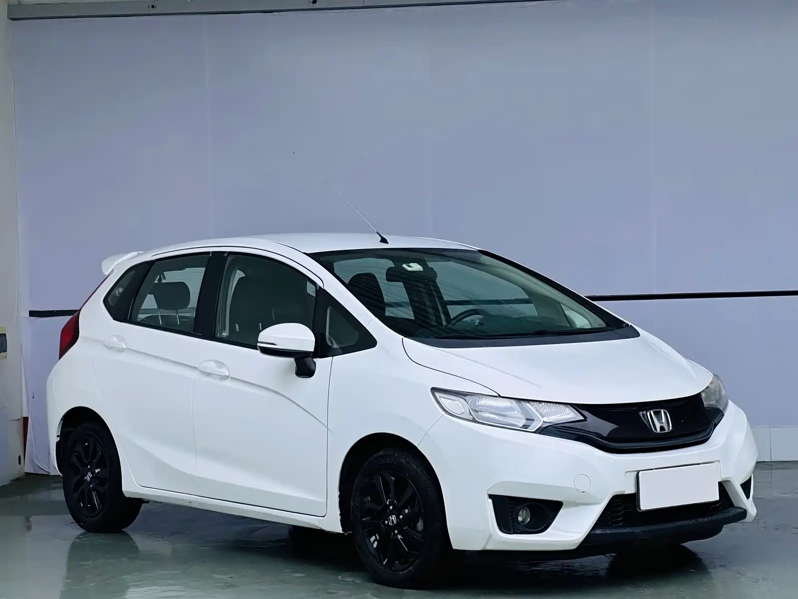 Фото 3 - Honda Fit