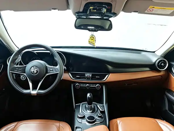 Фото 4 - Alfa Romeo Giulia