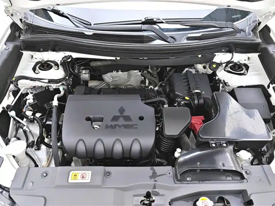 Mitsubishi Outlander 2021 2.4L 4WD Deluxe Edition 7-Seater фото 10