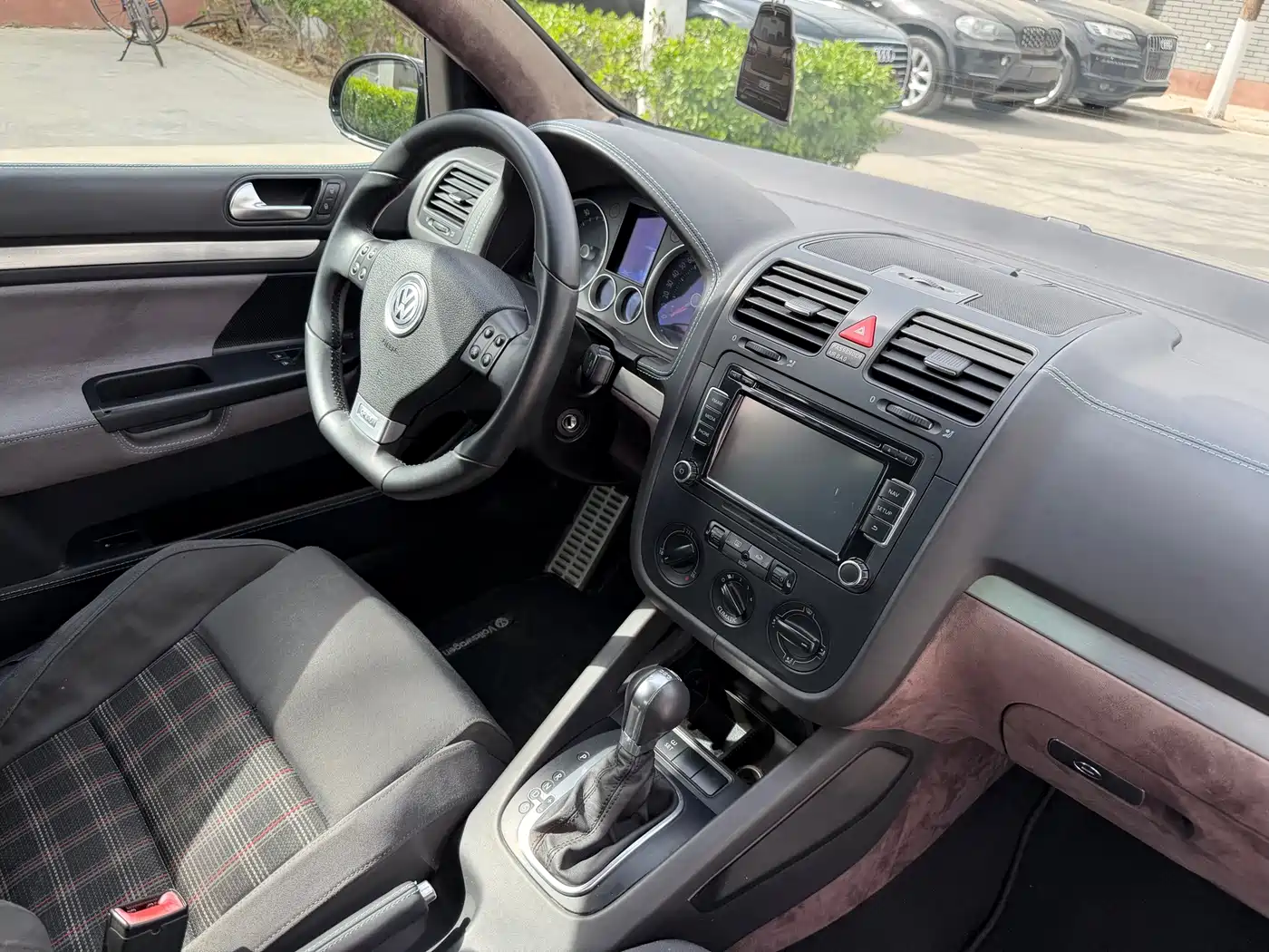 Photo 11 - Volkswagen Golf (Import)