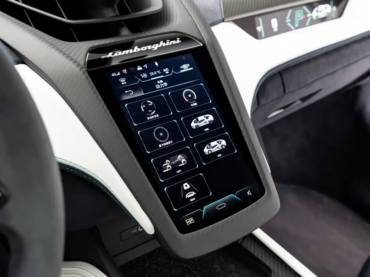 LAMBORGHINI REVUELTO