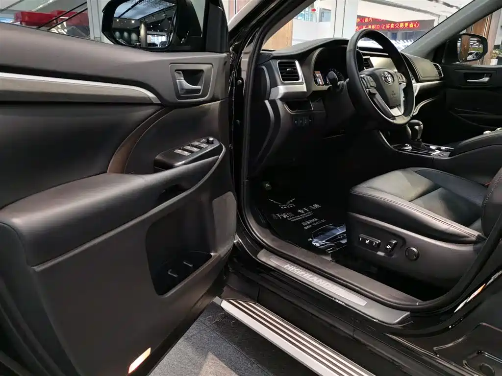 TOYOTA HIGHLANDER
