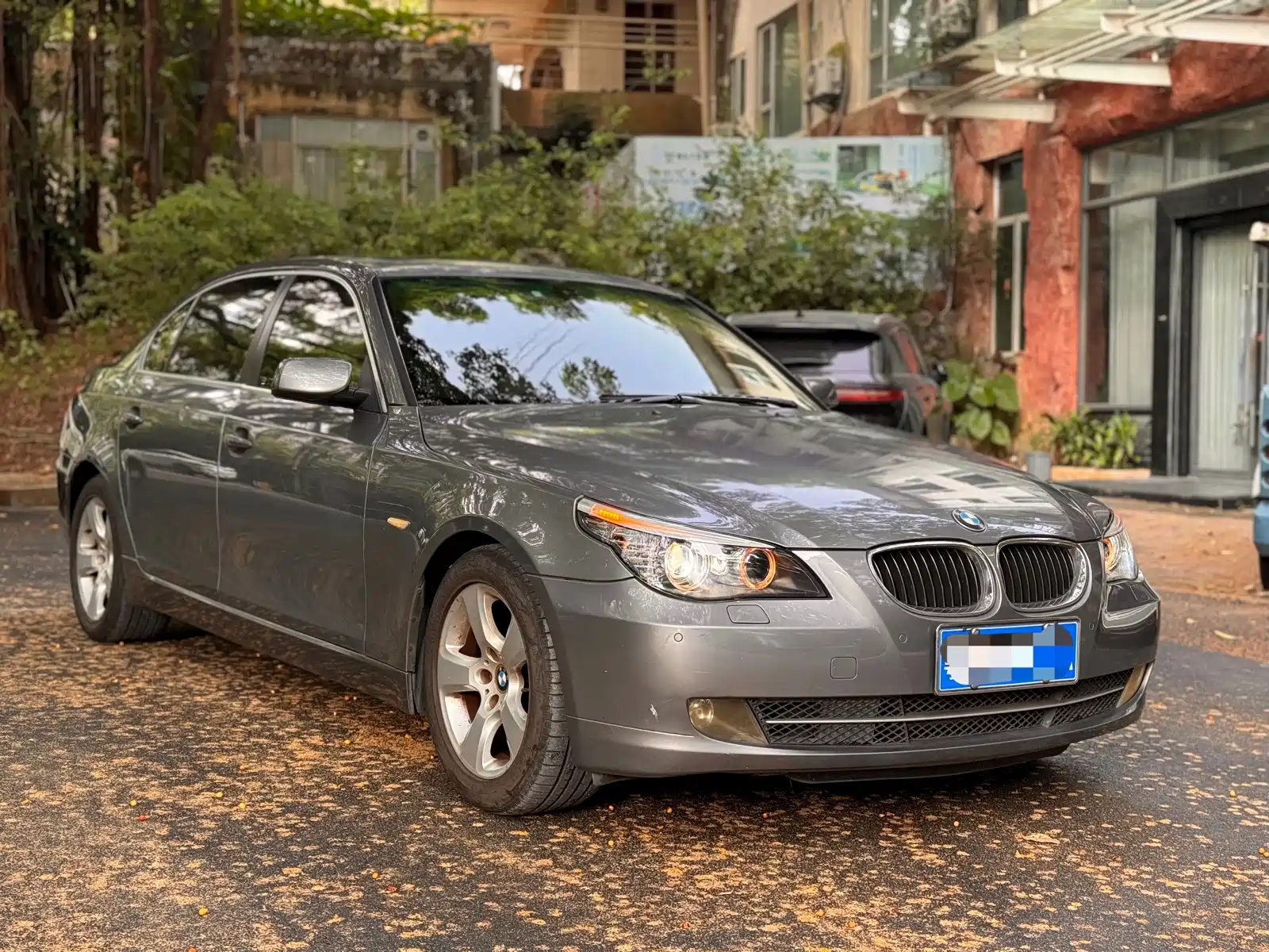 Photo 3 - BMW 5 Series
