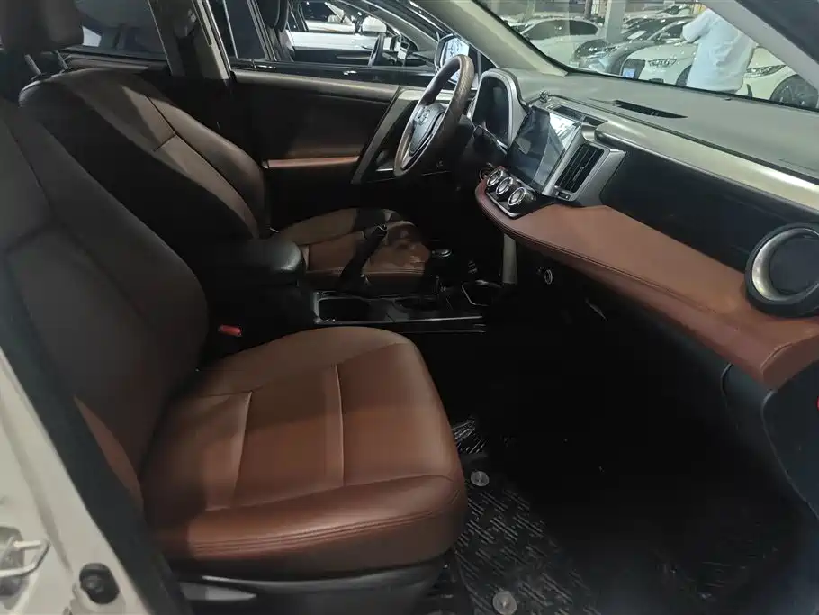 Toyota RAV4 Rongfang 2018 2.0L CVT 2WD Trend X Edition фото 8