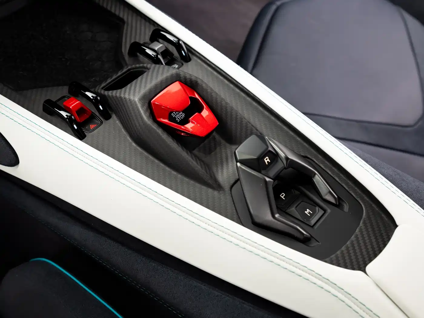 LAMBORGHINI REVUELTO