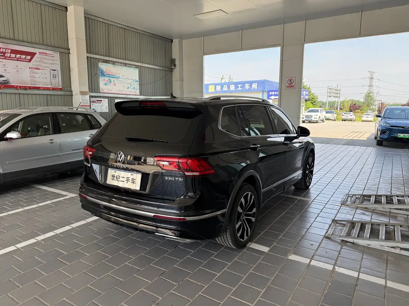 Volkswagen Tiguan L 2021 330TSI Automatic 2WD R-Line Premium фото 14