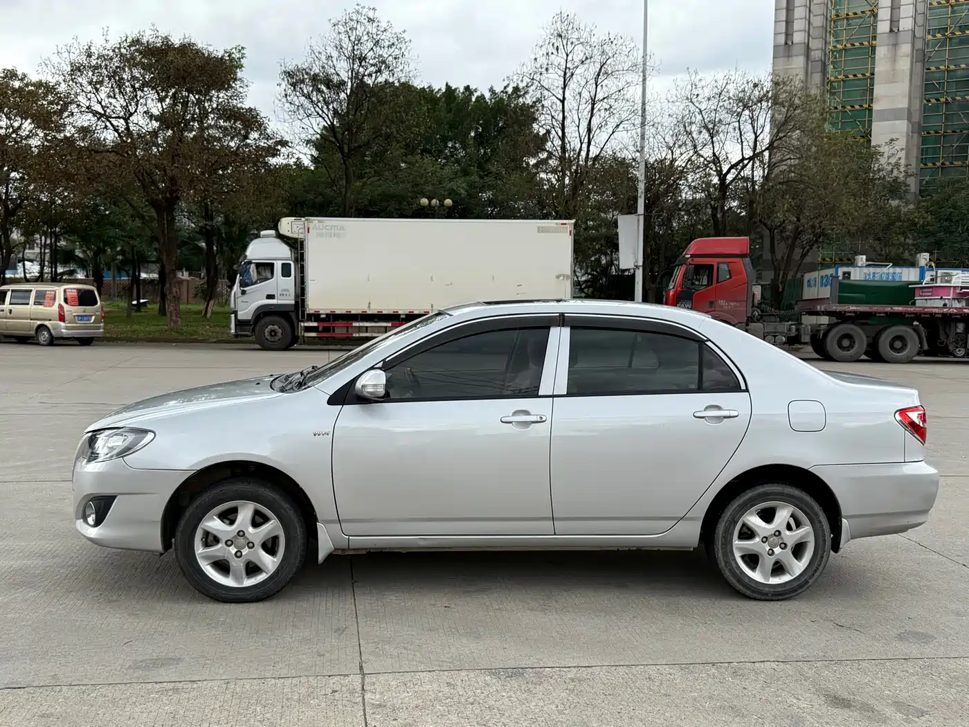 Toyota Corolla 2013 1.6L Automatic Luxury фото 10