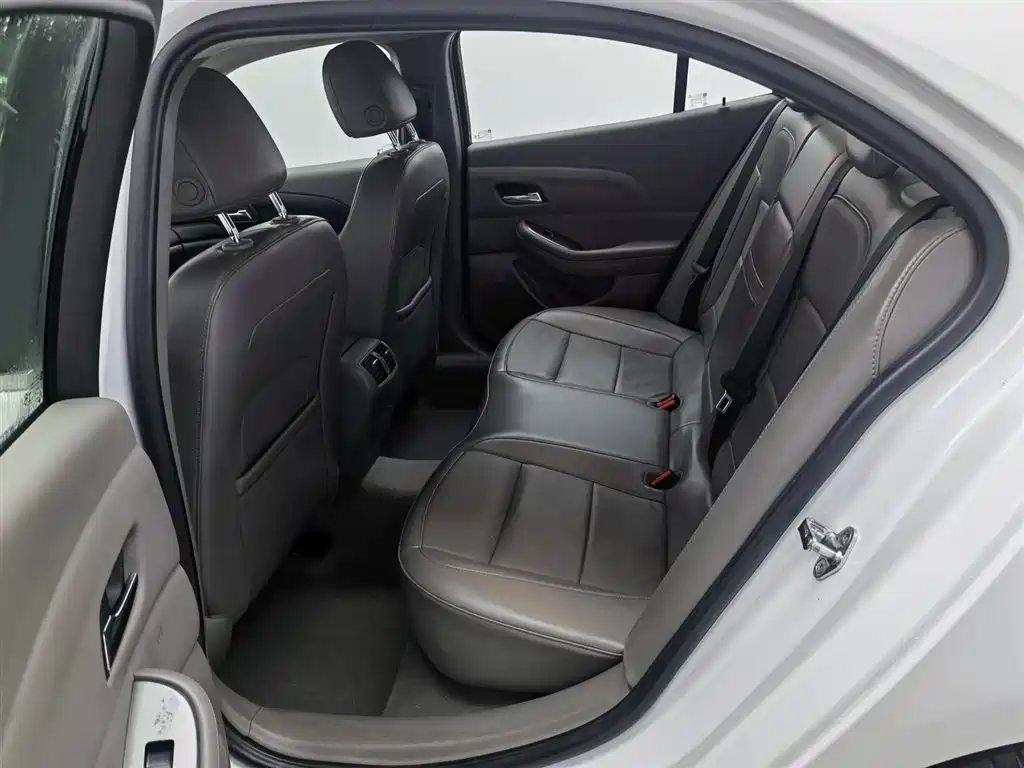 Chevrolet Malibu 2014 2.0L Automatic Luxury фото 15