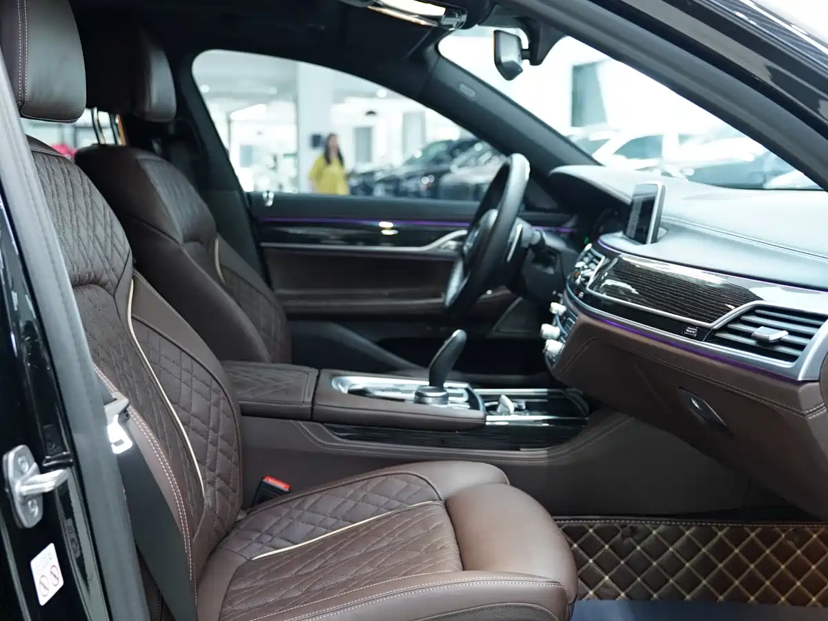 BMW 7 Series 2021 Model 740Li Leading M Sport Package фото 12