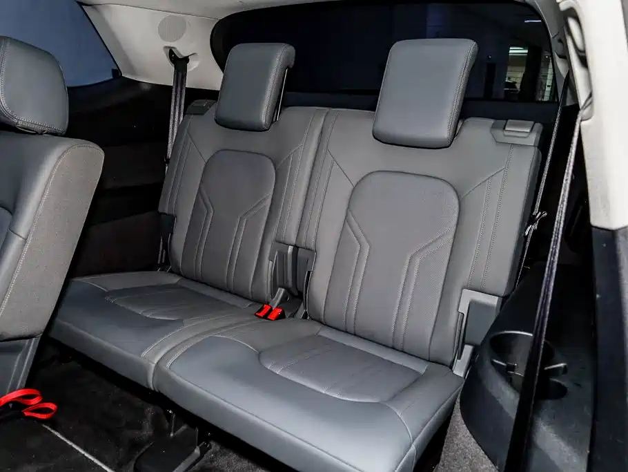 Photo 11 - Audi Q6