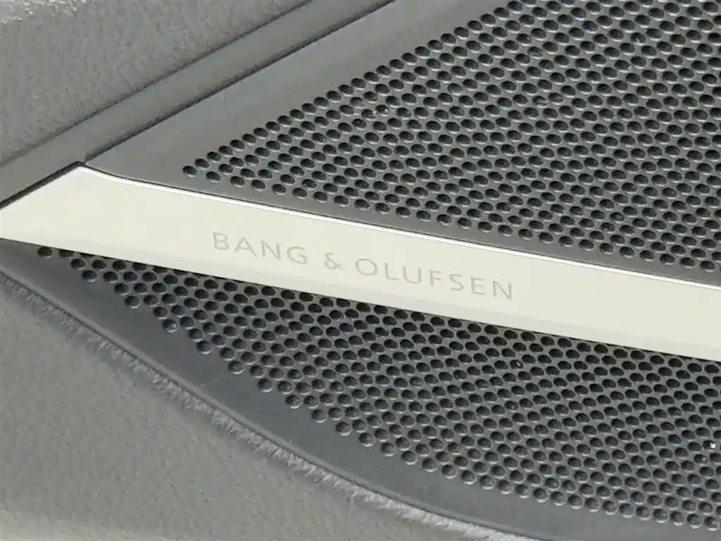 Photo 17 - Audi A8