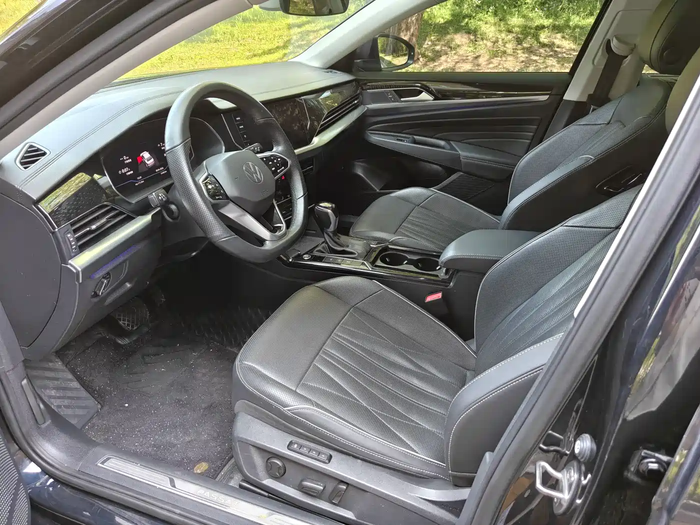 Volkswagen Passat 2023 330TSI Starlight Luxury Edition фото 17