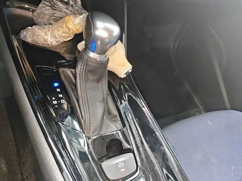 Toyota C-HR 2020 Model 2.0L Leading фото 10