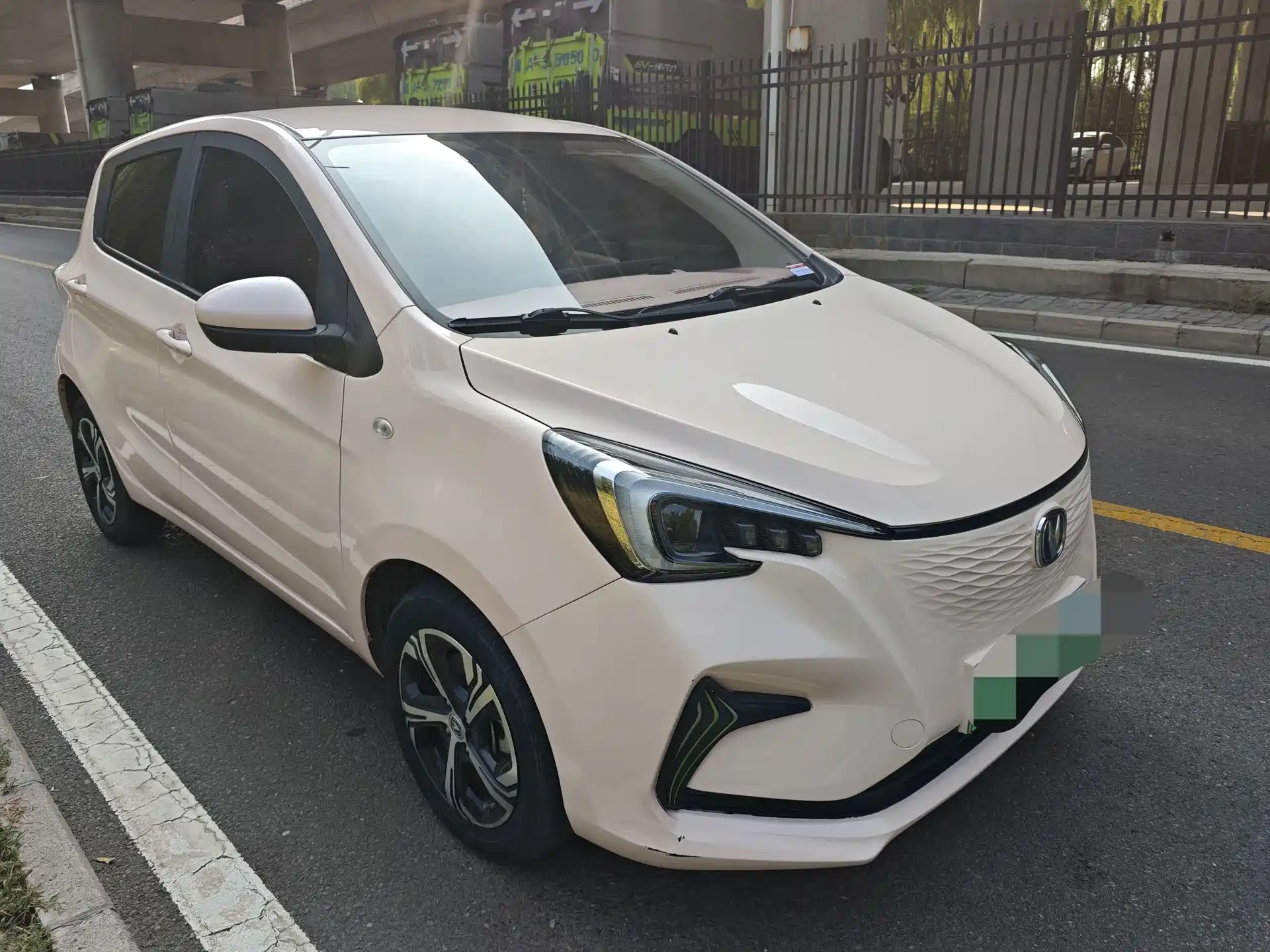 Photo 3 - Changan Benben E-Star