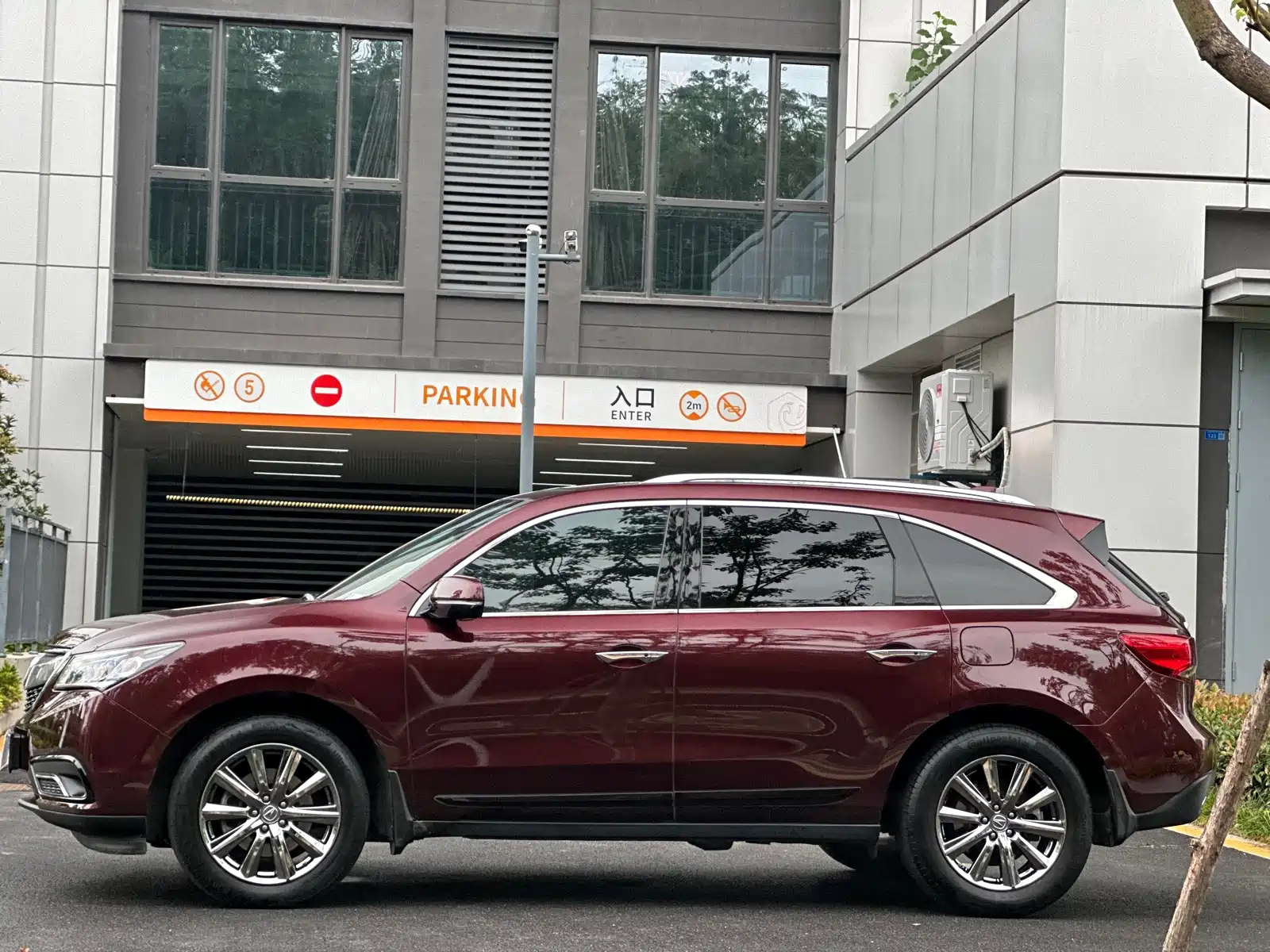 Photo 5 - Acura MDX
