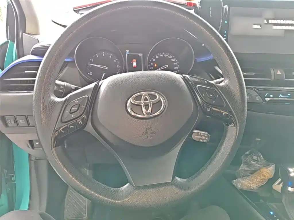 Toyota C-HR 2020 Model 2.0L Leading фото 7