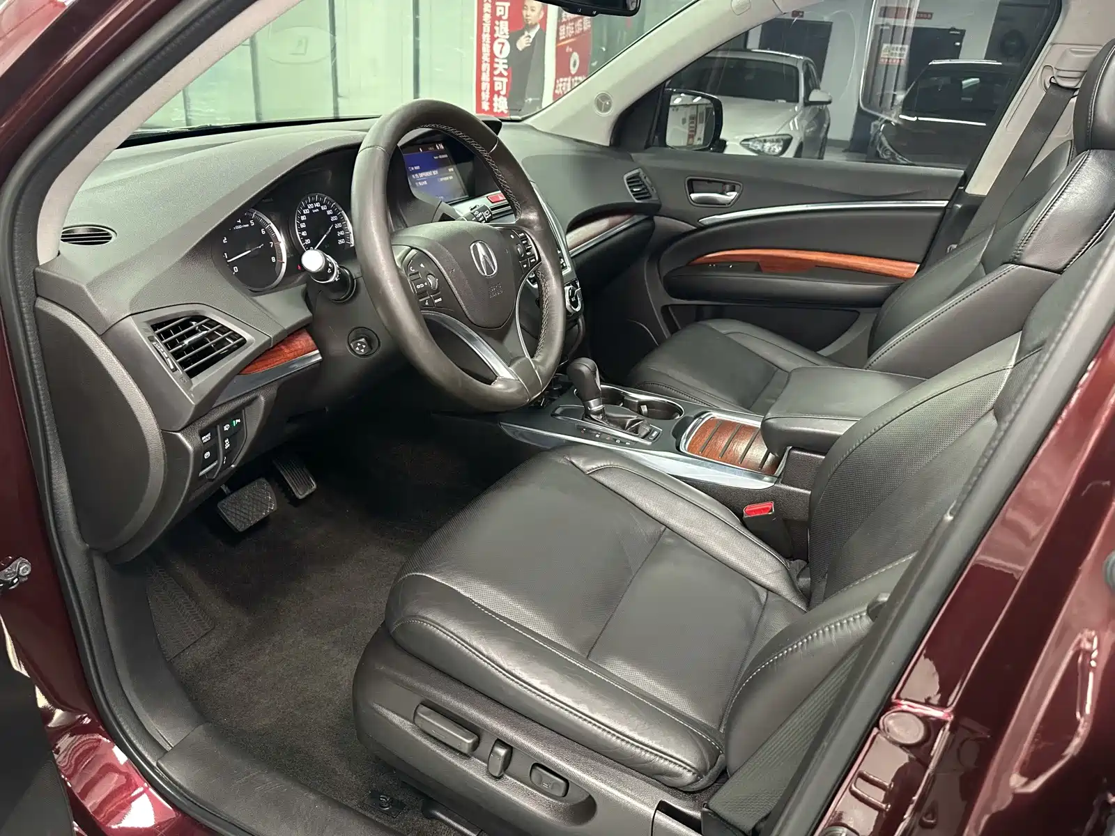 Photo 8 - Acura MDX