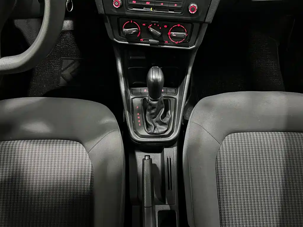VOLKSWAGEN SANTANA