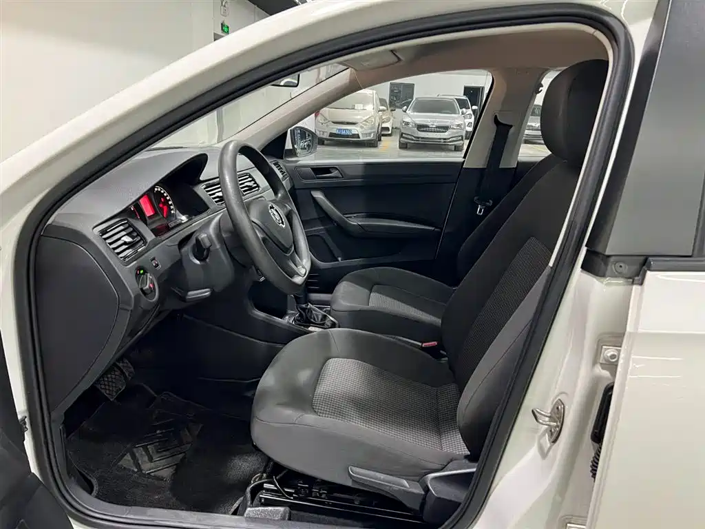VOLKSWAGEN SANTANA