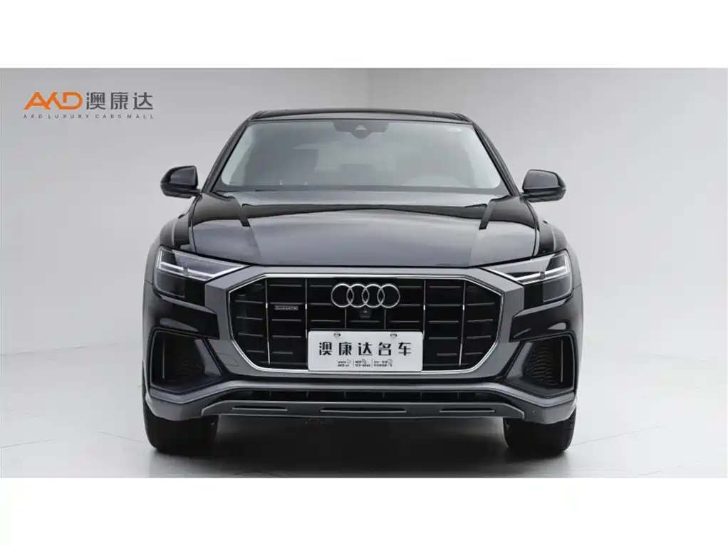 Фото 2 - Audi Q8