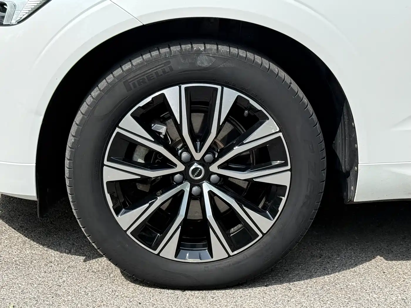 Photo 5 - Volvo XC60