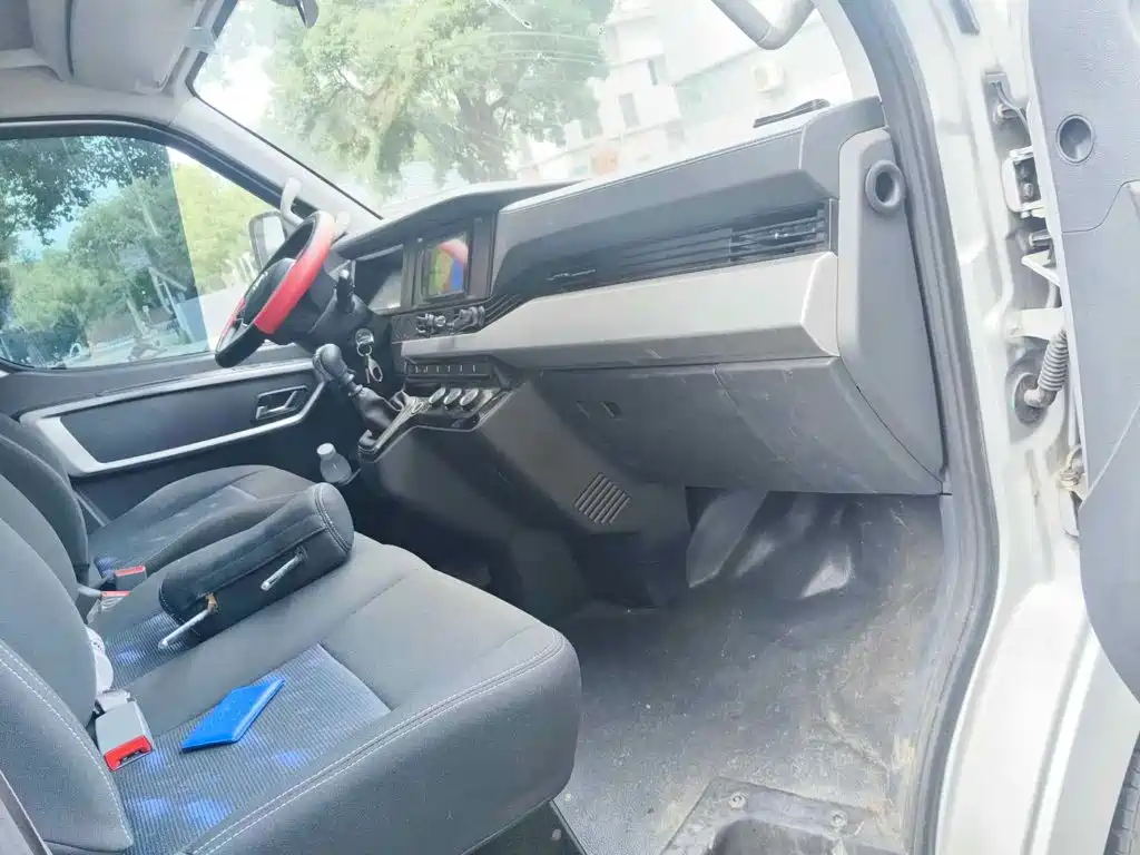 Dongfeng Yufeng Yufeng 2023 2023 V9+ 2.0T Manual FWD Multi-purpose Medium Wheelbase Medium Roof 7/8/9 Seater