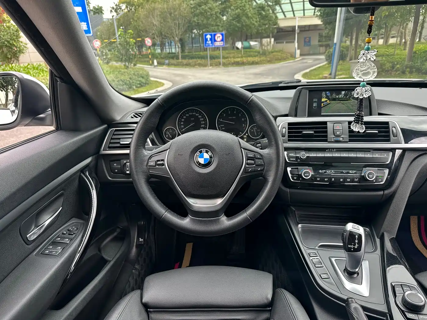 BMW 3 Series GT 2018 320i Fashion фото 20