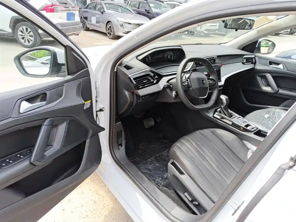 Peugeot 408 2024 360THP Dá Dá Edition Latour фото 16