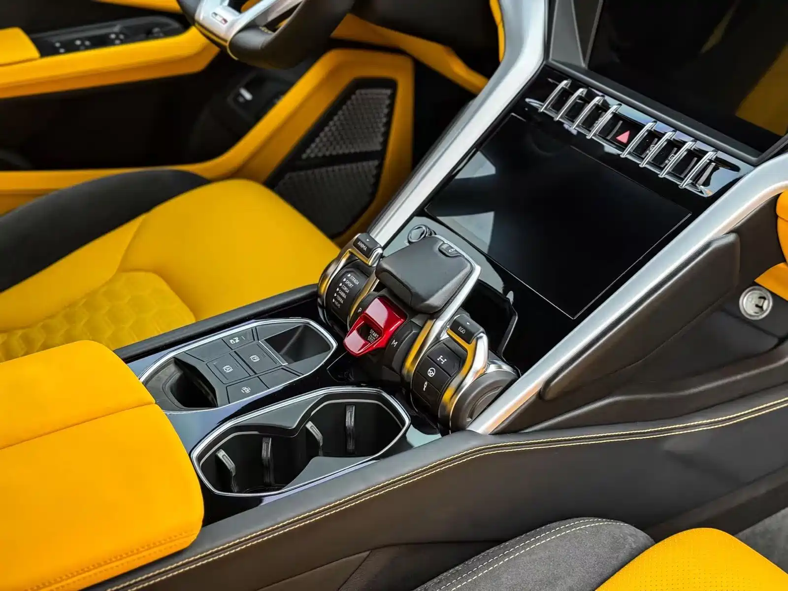 Фото 13 - Lamborghini Urus
