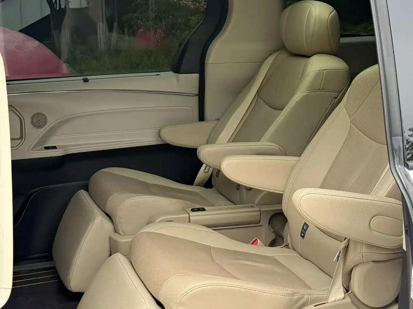 Toyota Sienna 2021 2.5L Hybrid Ultimate Edition фото 5