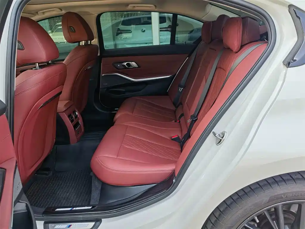 BMW 3 Series 2023 325Li M Sport Black Night Package фото 9