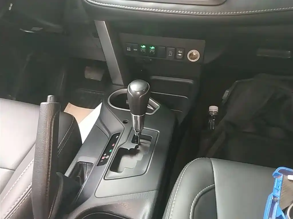 Toyota RAV4 Rongfang 2016 2.0L CVT 2WD Trend (China V) фото 14