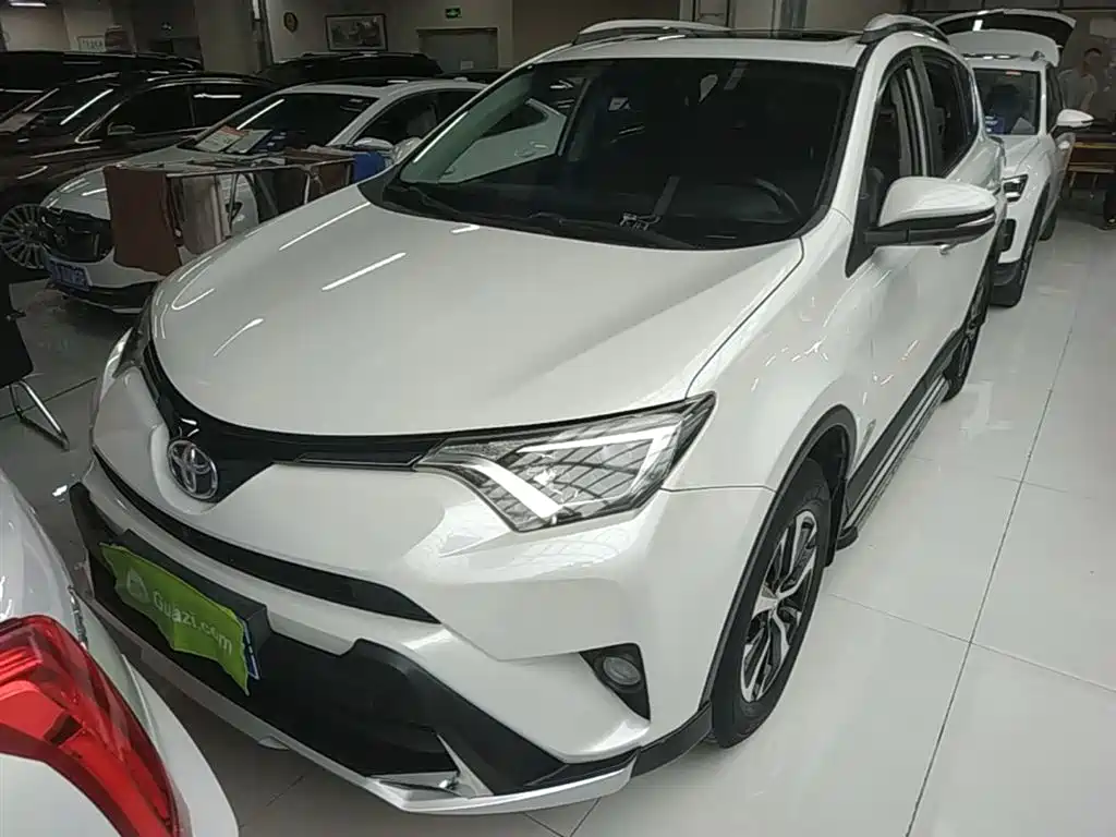 Toyota RAV4 Rongfang 2016 2.0L CVT 2WD Trend (China V) фото 3