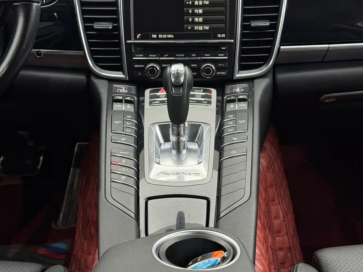 Porsche Panamera 2014 Panamera 4 3.0T фото 23