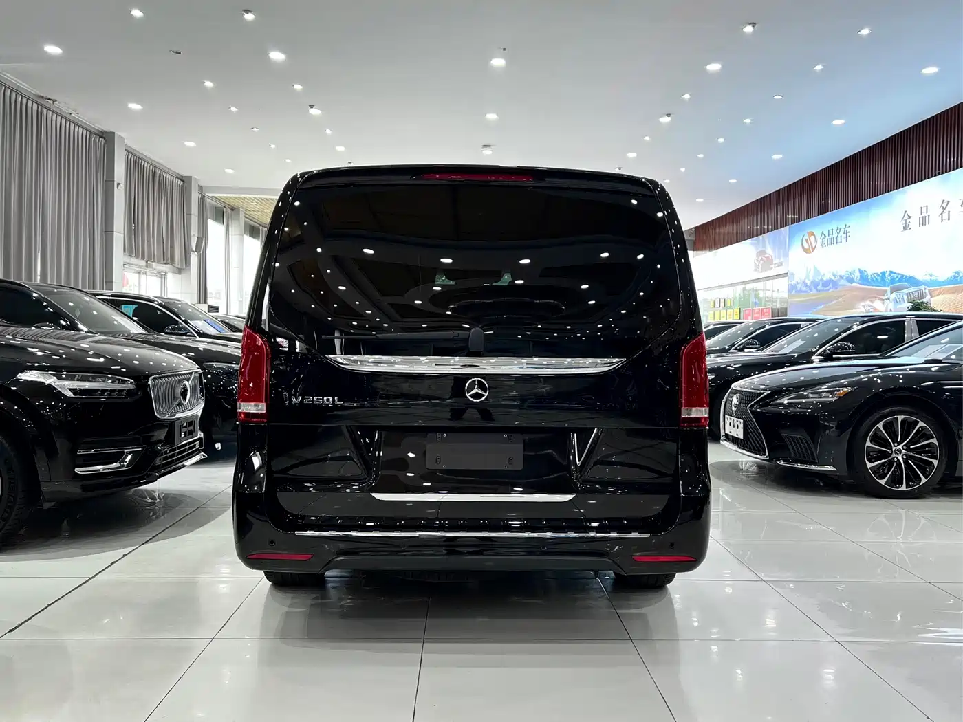 Mercedes-Benz V-Class 2022 V 260 L Long Wheelbase Luxury Edition фото 5
