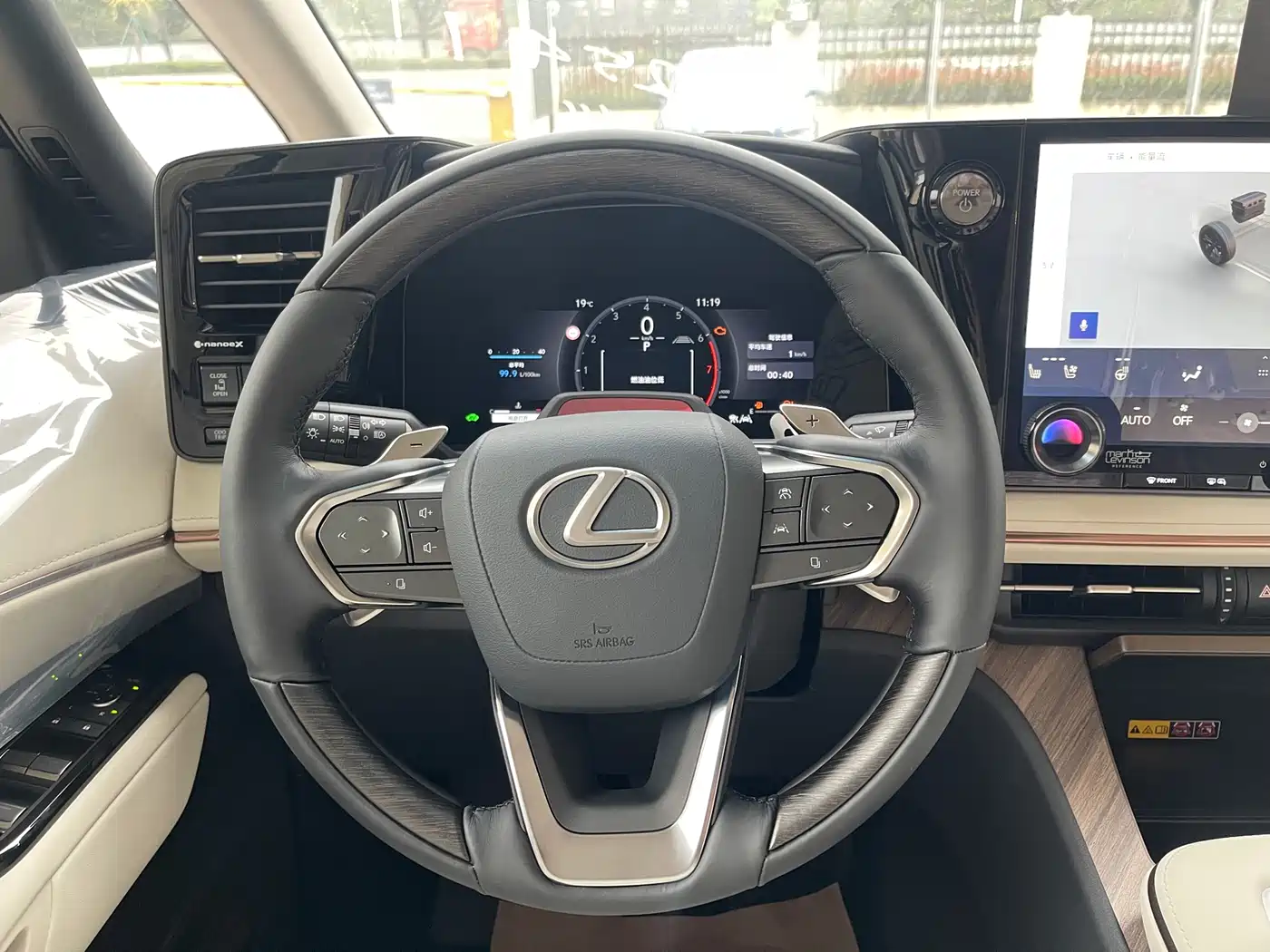 Lexus LM 2025 Model 500h Six-Seater Prestige Edition фото 6