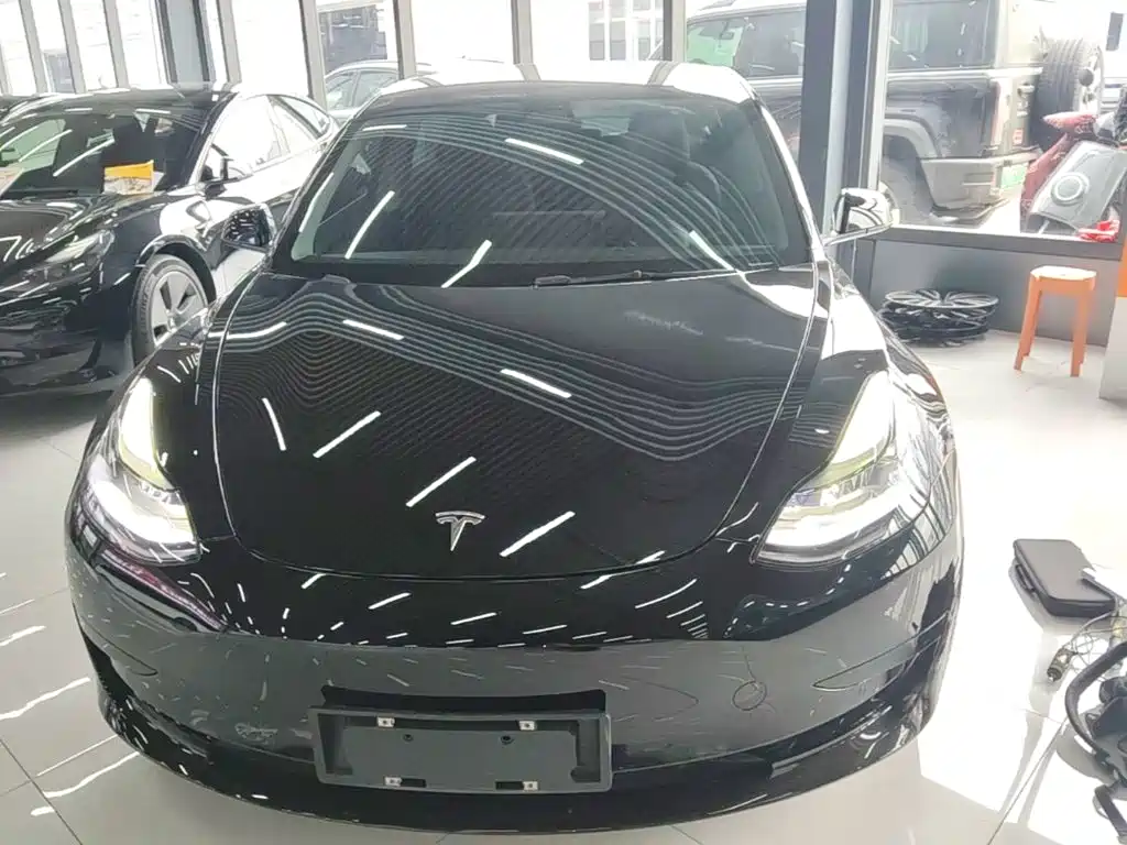 Фото 3 - Tesla Model 3