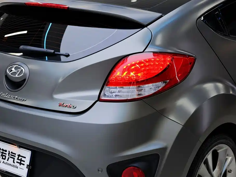 Hyundai Veloster 2015 1.6T Automatic Luxury Edition фото 14