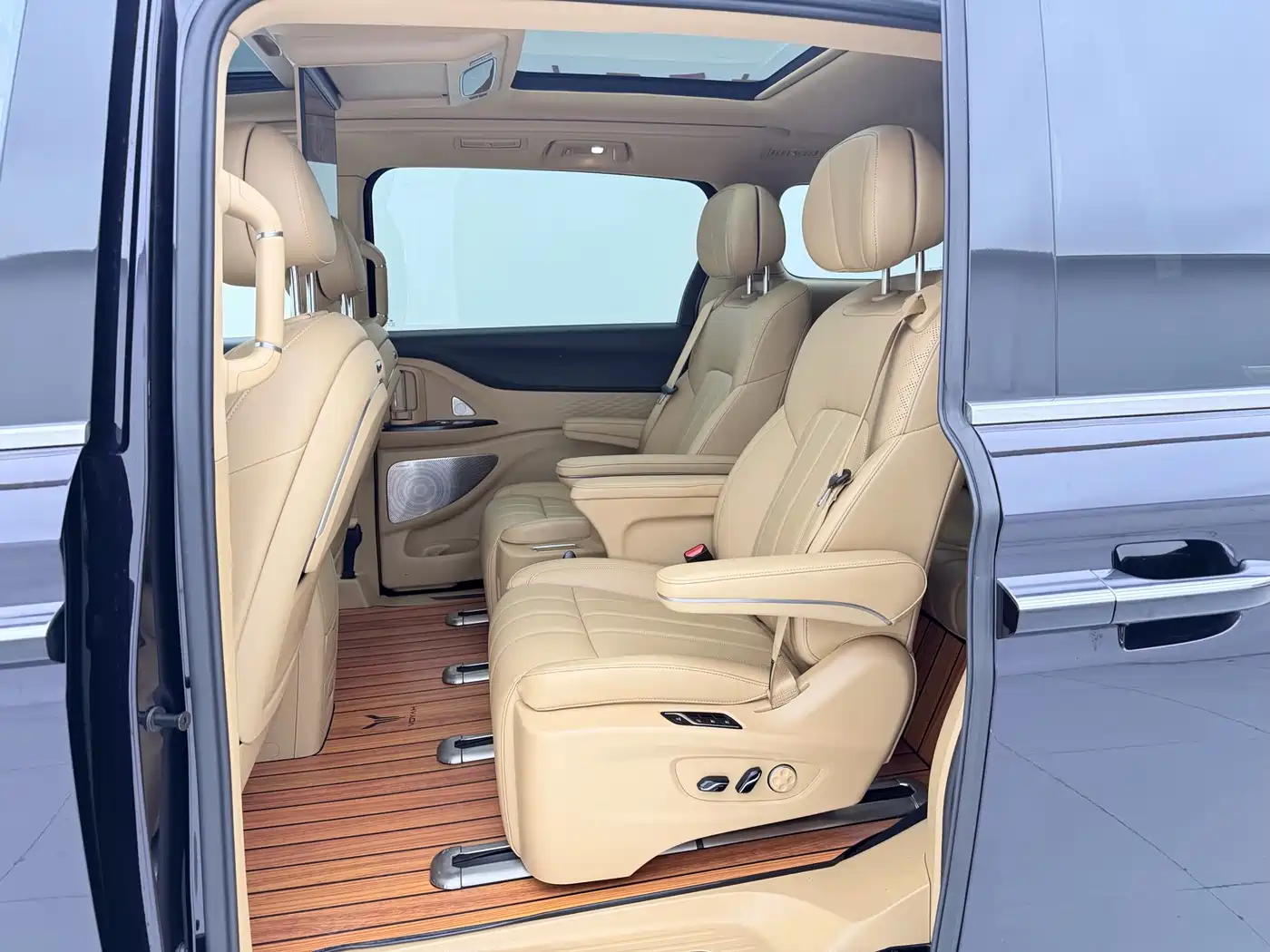 Voyah Auto Voyah Dreamer 2024 PHEV Extended Range Premium Edition фото 19