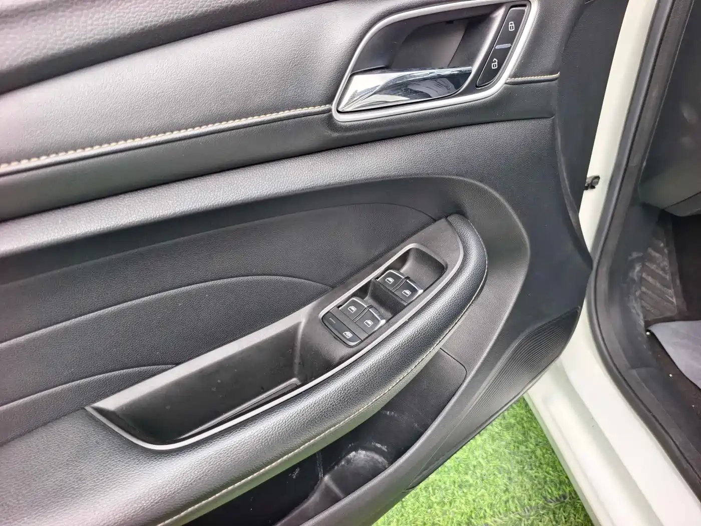ROEWE EI5
