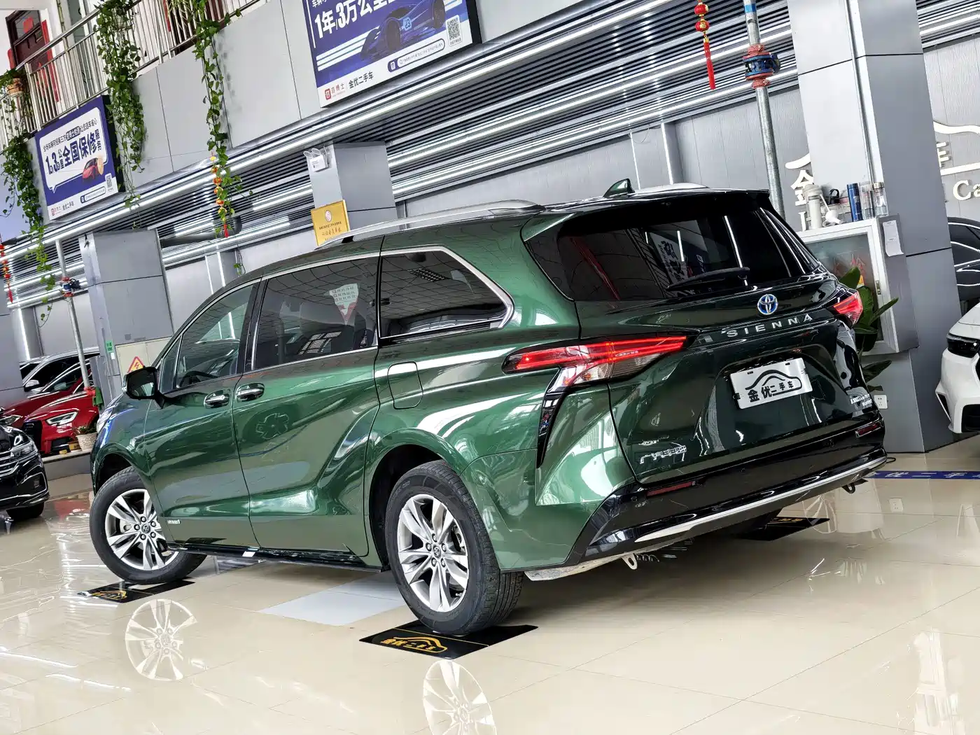 Фото 3 - Toyota Sienna