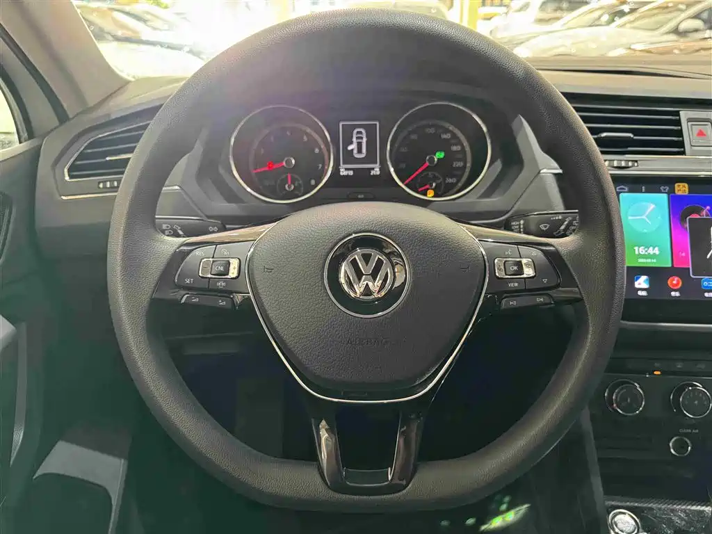 Volkswagen Tiguan L 2020 330TSI Auto 2WD Trend China VI фото 10