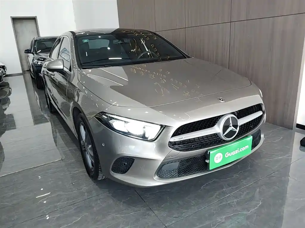 Mercedes-Benz A-Class 2019 Facelift A 200 L фото 4