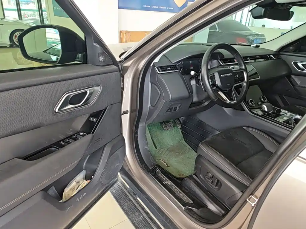 Photo 16 - Land Rover Range Rover Velar