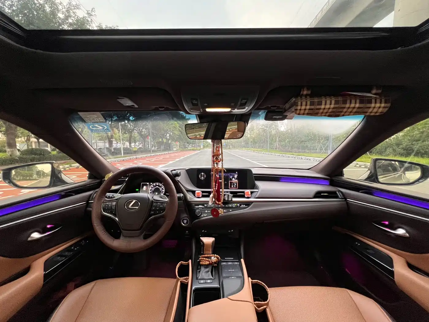 Фото 8 - Lexus ES