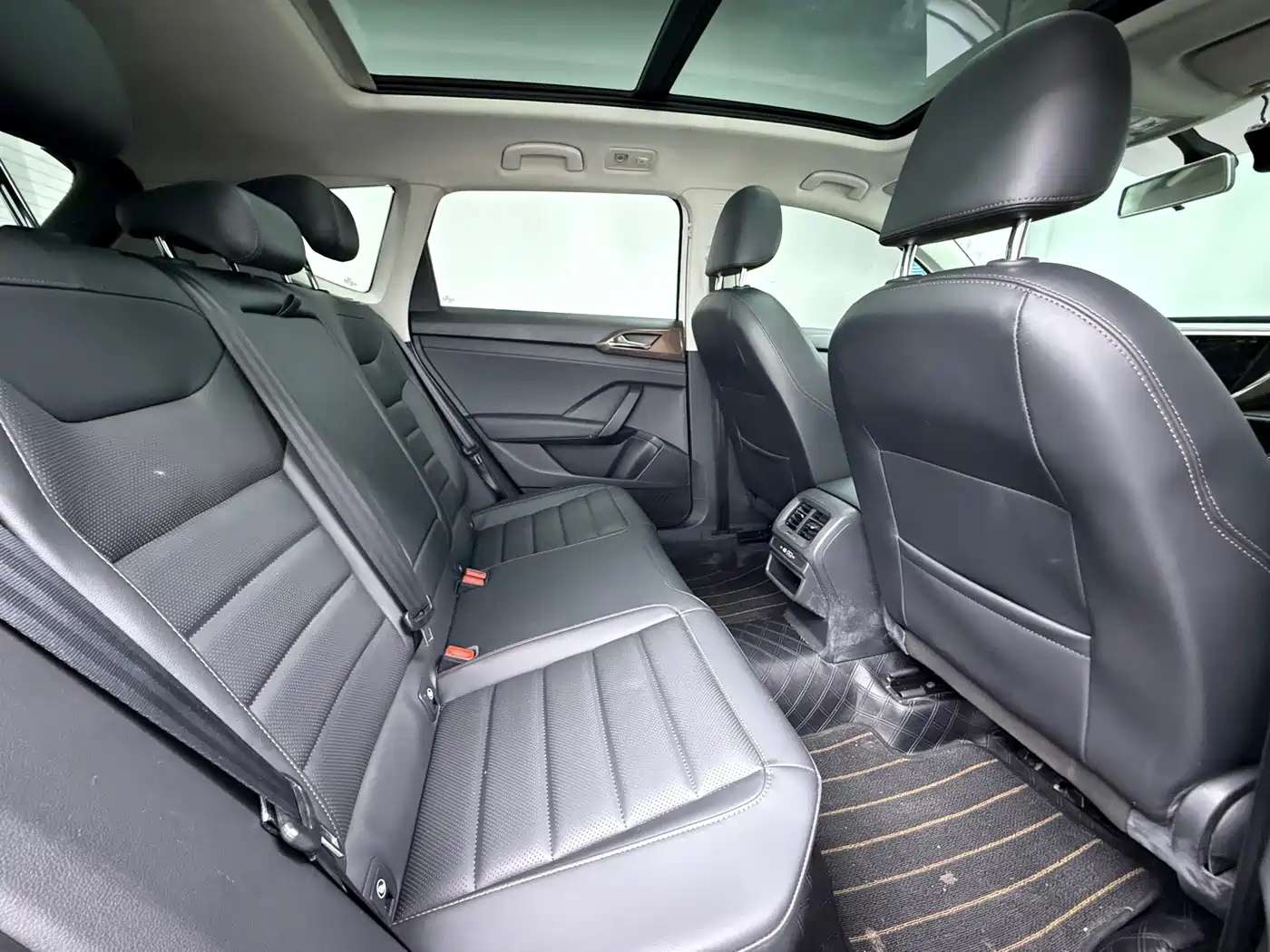 Volkswagen Tharu 2022 280TSI FWD Luxury Edition фото 10